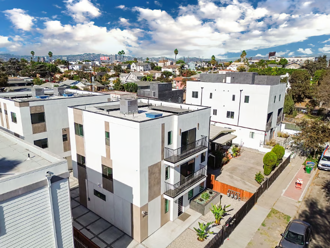 844 W 50th St Los Angeles, CA 90037